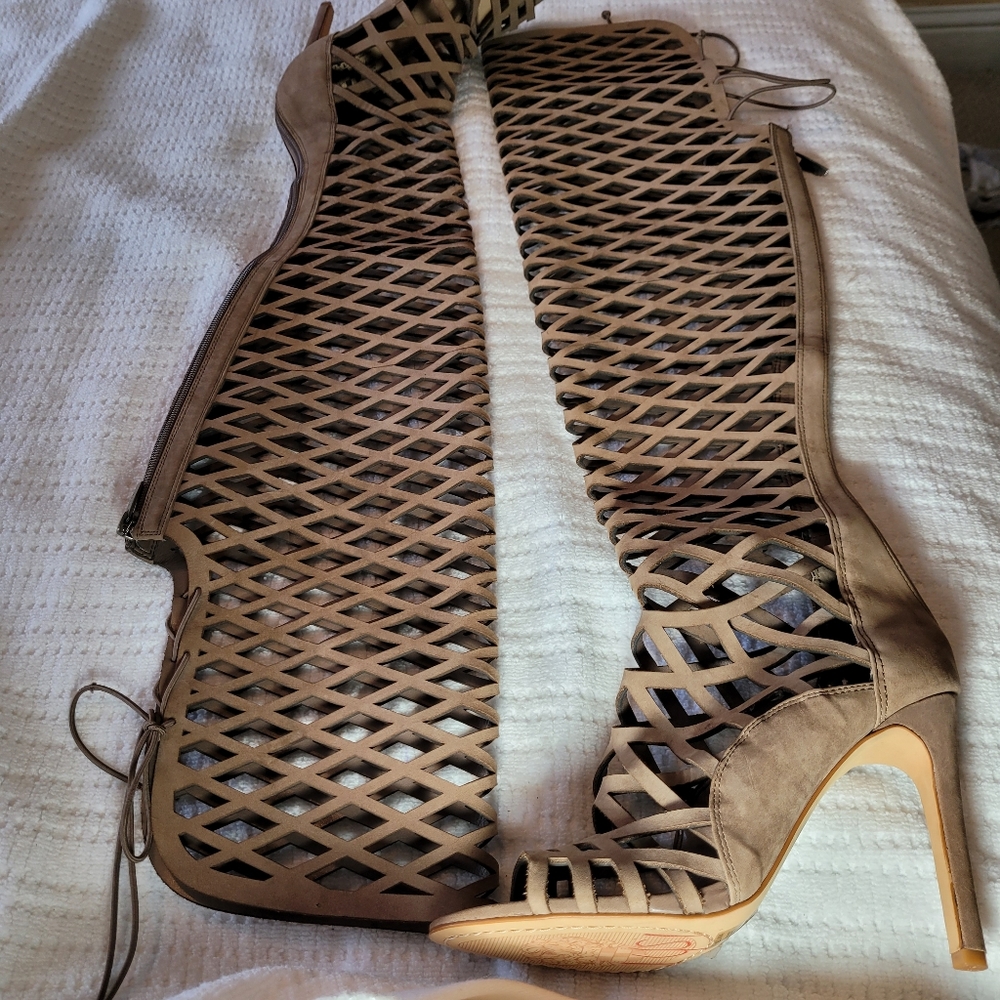 VINCE CAMUTO KELIANA OVER THE KNEE SANDAL